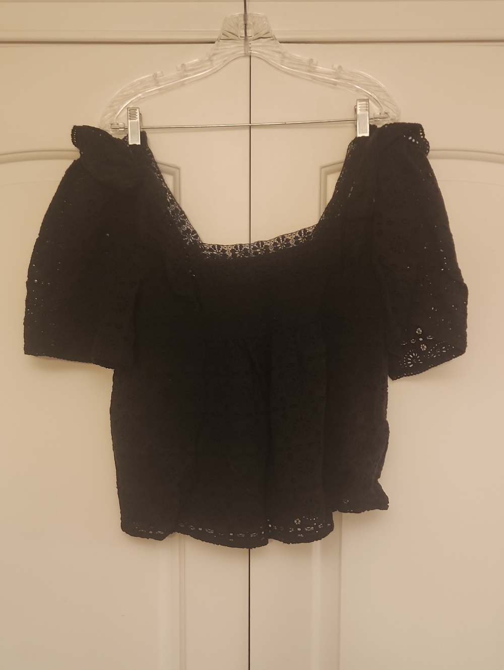 Vineyard Vines Black Eyelet Puff-Sleeve Top